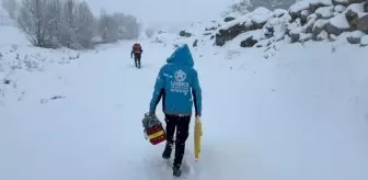 Yüksekova'da Göğüs Ağrısı Olan Hasta, Zorlu Koşullarda Kurtarıldı