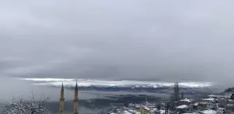 Aladağ'da Yoğun Kar Yağışı Etkili Oluyor