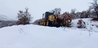 Afyonkarahisar'da Kar Temizleme Çalışmaları Aralıksız Sürüyor