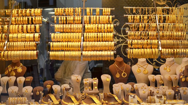 Gold is closing the year under pressure from interest rates