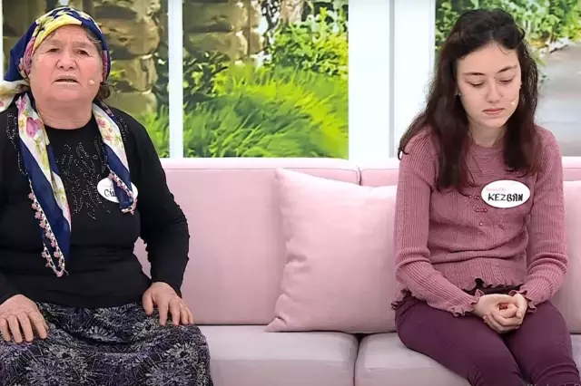 Топтық секс порно фотодағы жетілген әйелдер