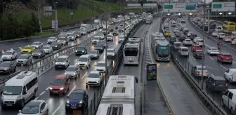 İstanbul'da haftanın ilk iş gününde trafik yoğunluğu yaşanıyor