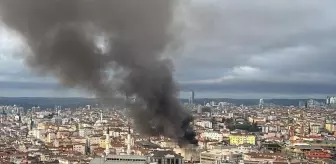 Şişli'de Yıkım Sırasında Çatı Yangını Çıktı