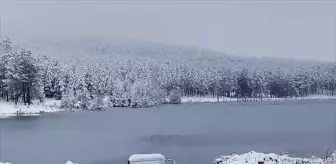 Akdağ Tabiat Parkı'nda Kar Yağışı Sonrası Buz Tutan Gölet