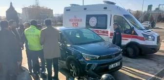 Bingöl'de Motosiklet ve Otomobil Çarpıştı: 3 Yaralı