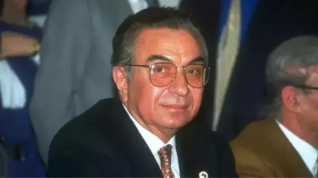 Former Minister Nahit Menteşe has passed away