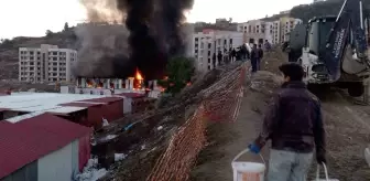 Hatay'daki Şantiye Alanında Yangın: Konteyner Yatakhaneyi Sardı