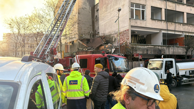 İstanbul'da metruk binada yangın! İşçiler alevlerin arasında mahsur kaldı