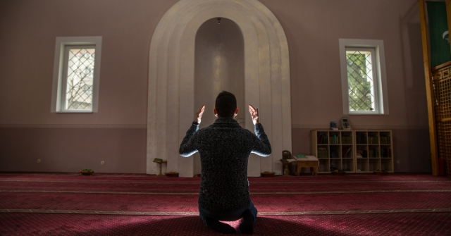 Regaib Namazı nasıl kılınır? Regaib Namazı kaç rekât kılınır? Regaib Namazı nasıl kılınır? Regaib Namazı kaç rekât kılınır?