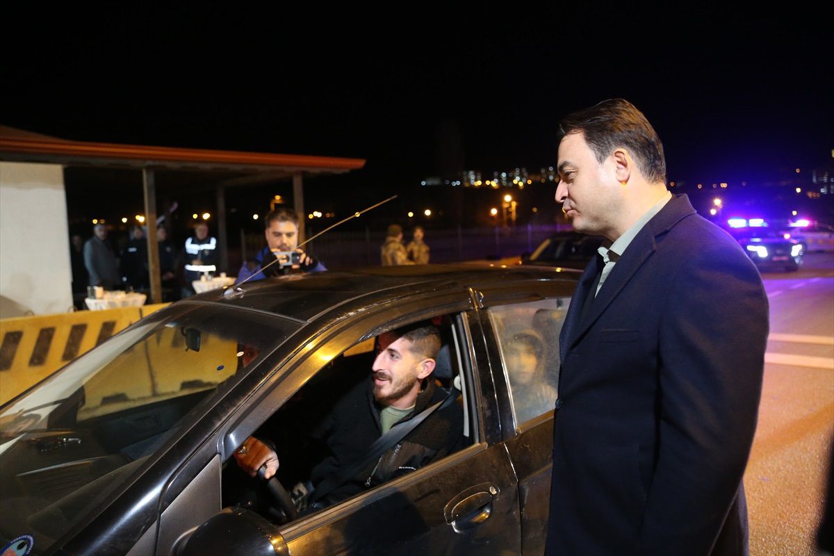 Tokat Valisi Abdullah Köklü, Yılbaşı Gecesi Güvenlik Ekiplerini Ziyaret Etti