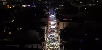 Taksim Meydanı ve İstiklal Caddesi'nde Yılbaşı Yoğunluğu Artıyor