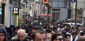 Beyoğlu İstiklal Caddesi'nde Yeni Yıl Yoğunluğu