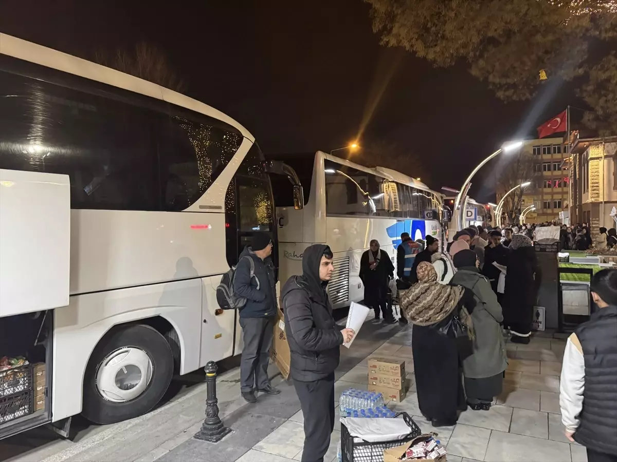 Afyonkarahisar'da bir grup STK üyesi, 'Galata Köprüsü'ndeki eyleme katılmak için yola çıktı