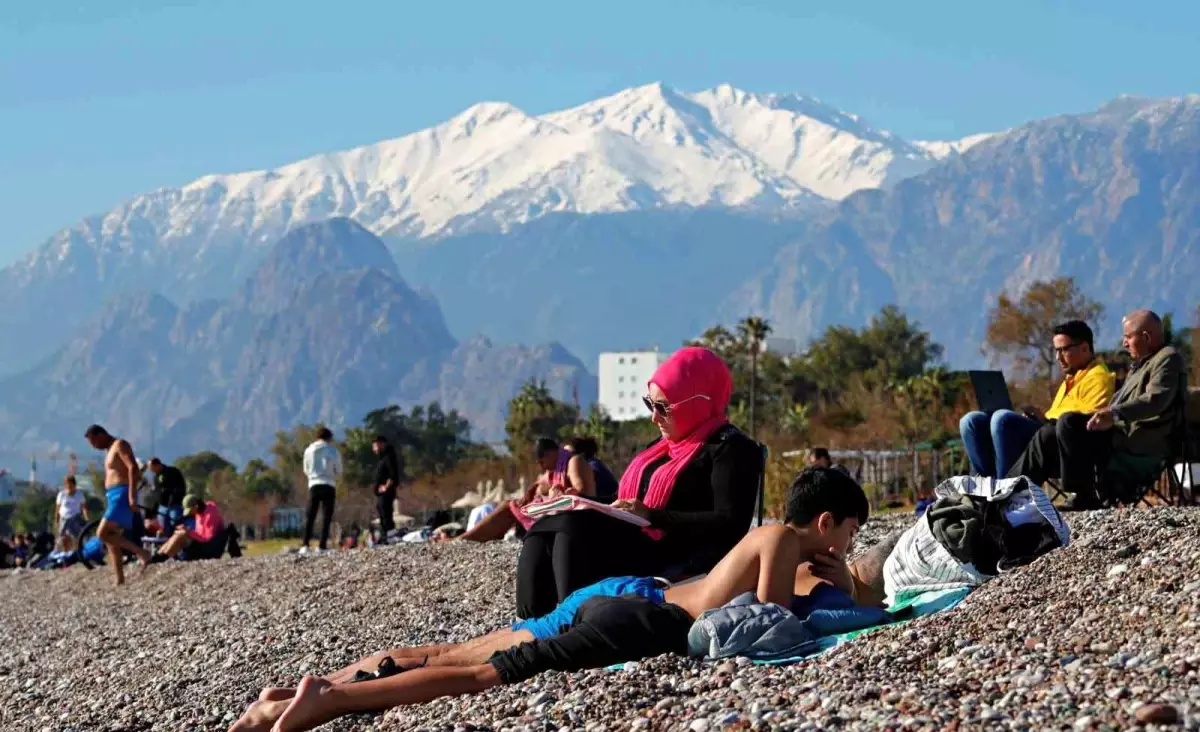 Antalya'da Yeni Yıl Günü Yazdan Kalma Hava