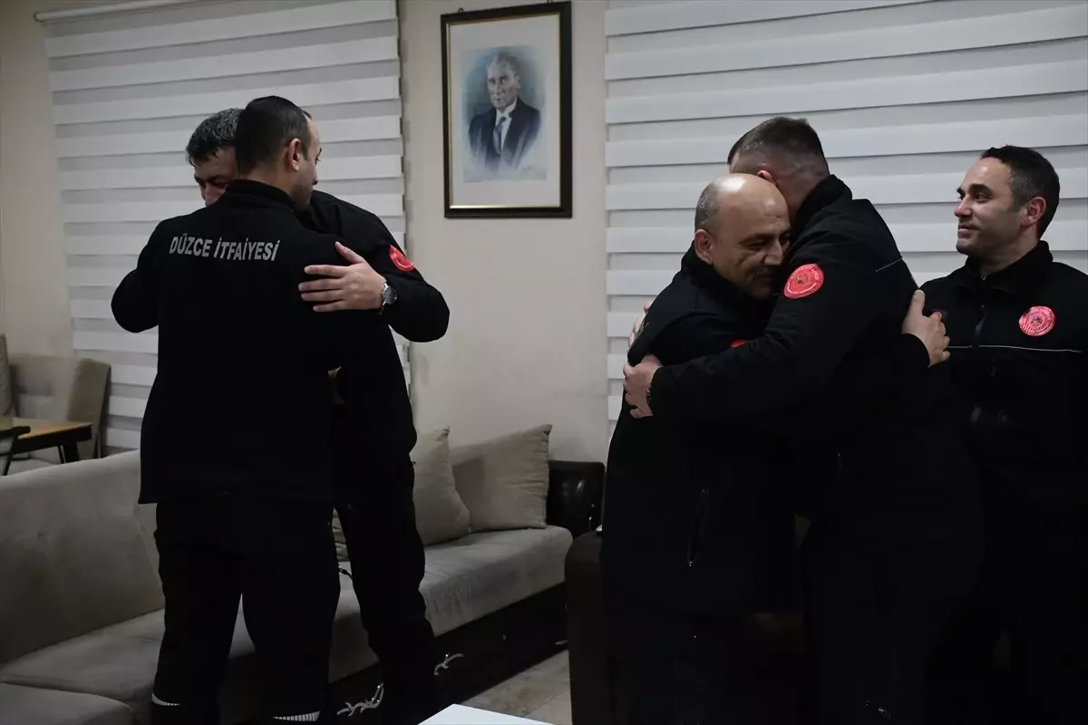 Düzce'de Yeni Yılın İlk Dakikalarında Baraka Yangını