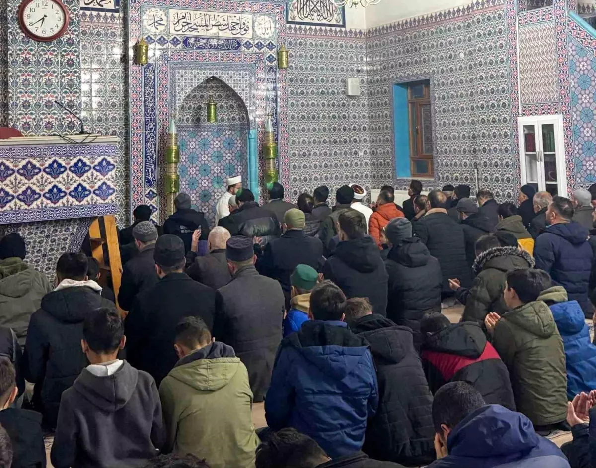 Başkale'de 2025'in İlk Sabah Namazı Programı Gerçekleştirildi