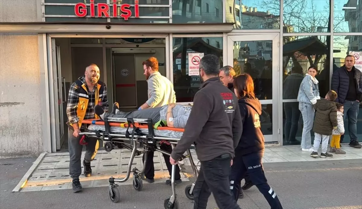 Kocaeli'de İnşaatta Düşen Kadın Hastaneye Kaldırıldı