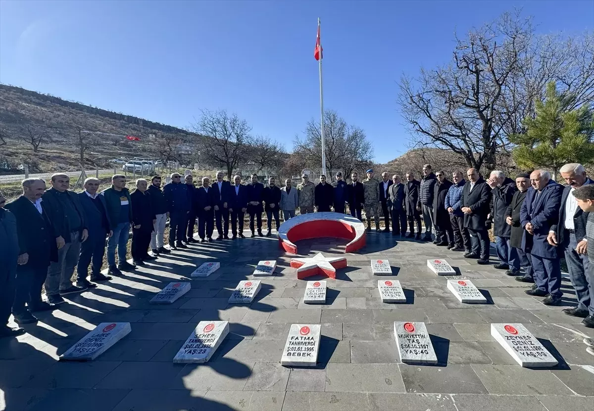 Diyarbakır'da terör örgütü PKK'nın katlettiği 23 kişi törenle anıldı