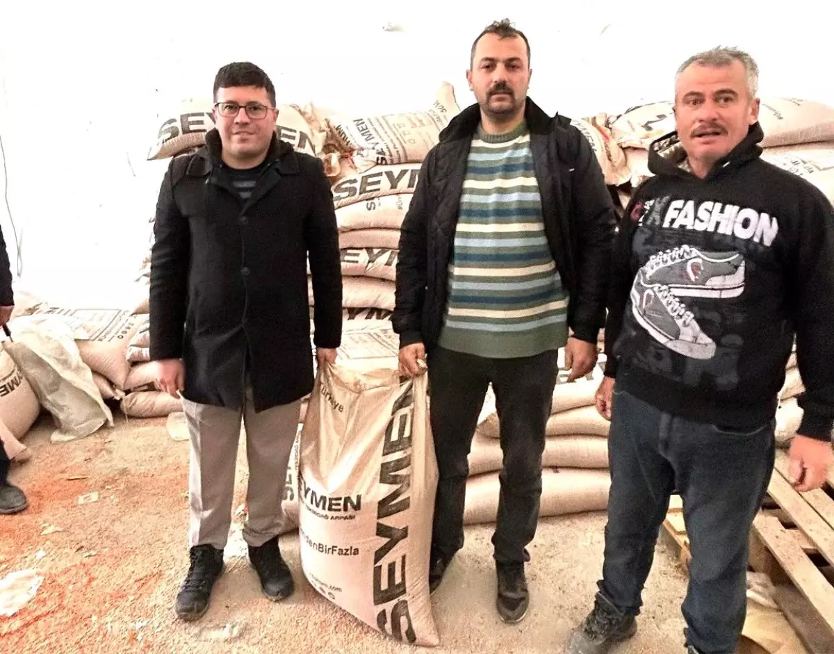 Kütahya'da Doğal Afet Üreticilere 15 Ton Hibe Arpa Tohumu Desteği Verildi