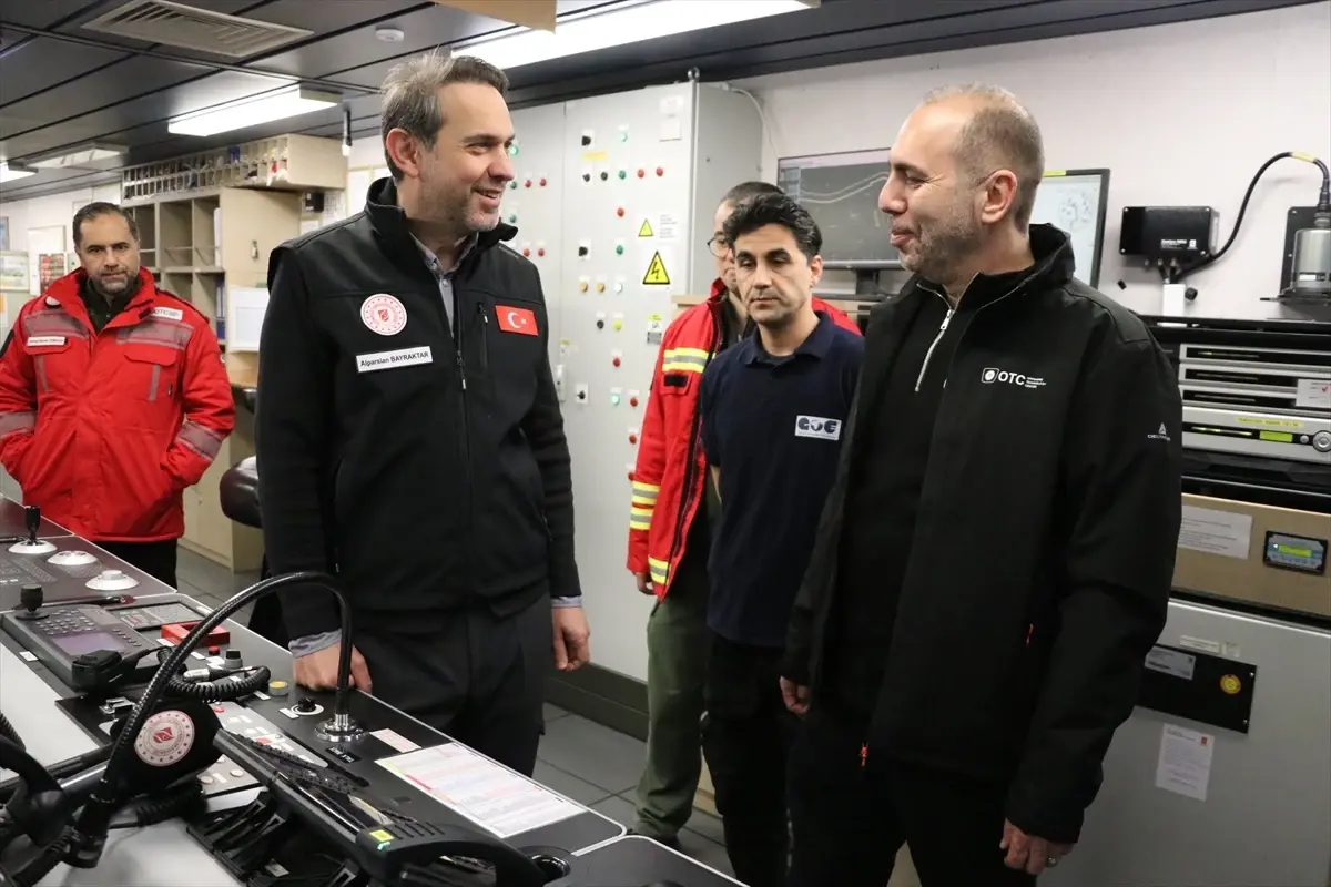 Enerji ve Tabii Kaynaklar Bakanı Bayraktar, Fatih Sondaj Gemisi'nde konuştu Açıklaması