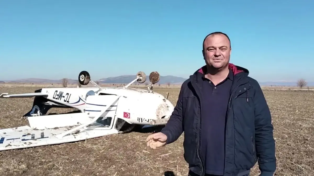 Isparta'dan Havalanan Eğitim Uçağı Denizli Tarlasına Sert İniş Yaptı