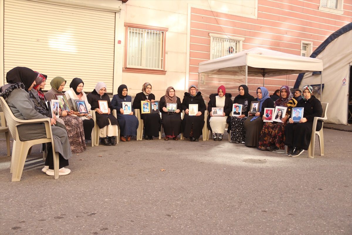 Diyarbakır Anneleri, Evlat Nöbetine Yeni Yılda da Devam Ediyor