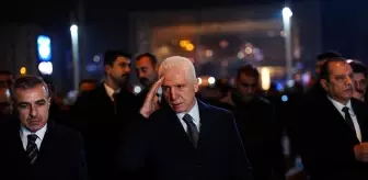 İstanbul Valisi Davut Gül, Taksim Meydanı'ndaki Yılbaşı Kutlamalarını Ziyaret Etti