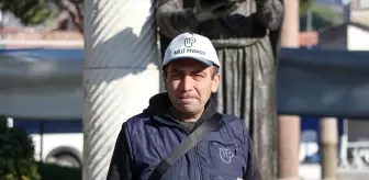 İzmir'de Yılbaşı Çekilişinde Büyük İkramiye Kazanan Bileti Satan Gezici Bayi Seviniyor