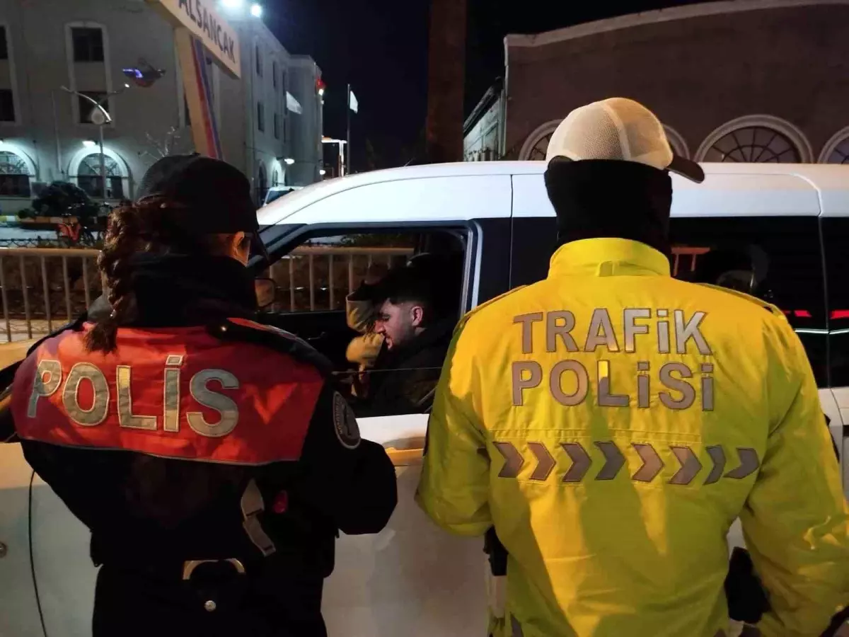 İzmir'de Yeni Yıl Kutlamalarında Polis Denetimi