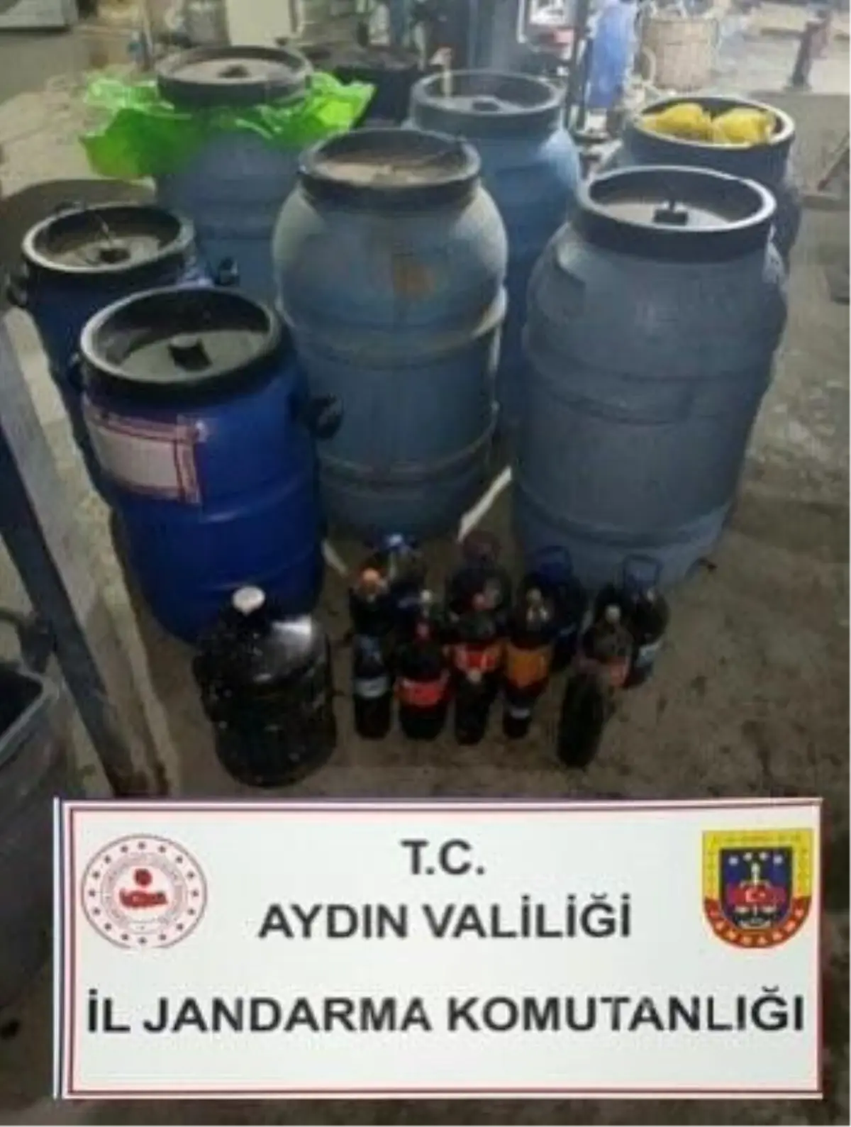 Kuşadası'nda 700 Litre Sahte Alkol Ele Geçirildi