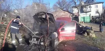 Eflani'de Park Halindeki Otomobilde Yangın Çıktı