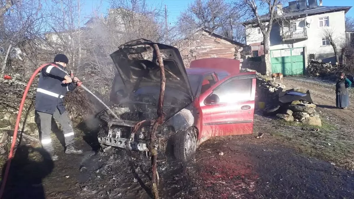 Eflani'de Park Halindeki Otomobilde Yangın Çıktı