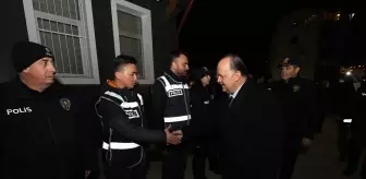 Kastamonu Valisi Dallı yılbaşı gecesi görev yapan personeli ziyaret etti