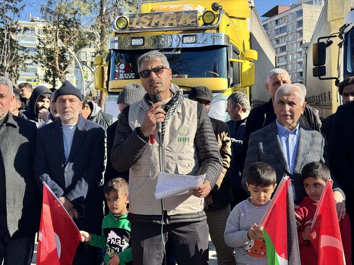 Siirt'ten Suriye'ye 3 Tır İnsani Yardım Gönderildi