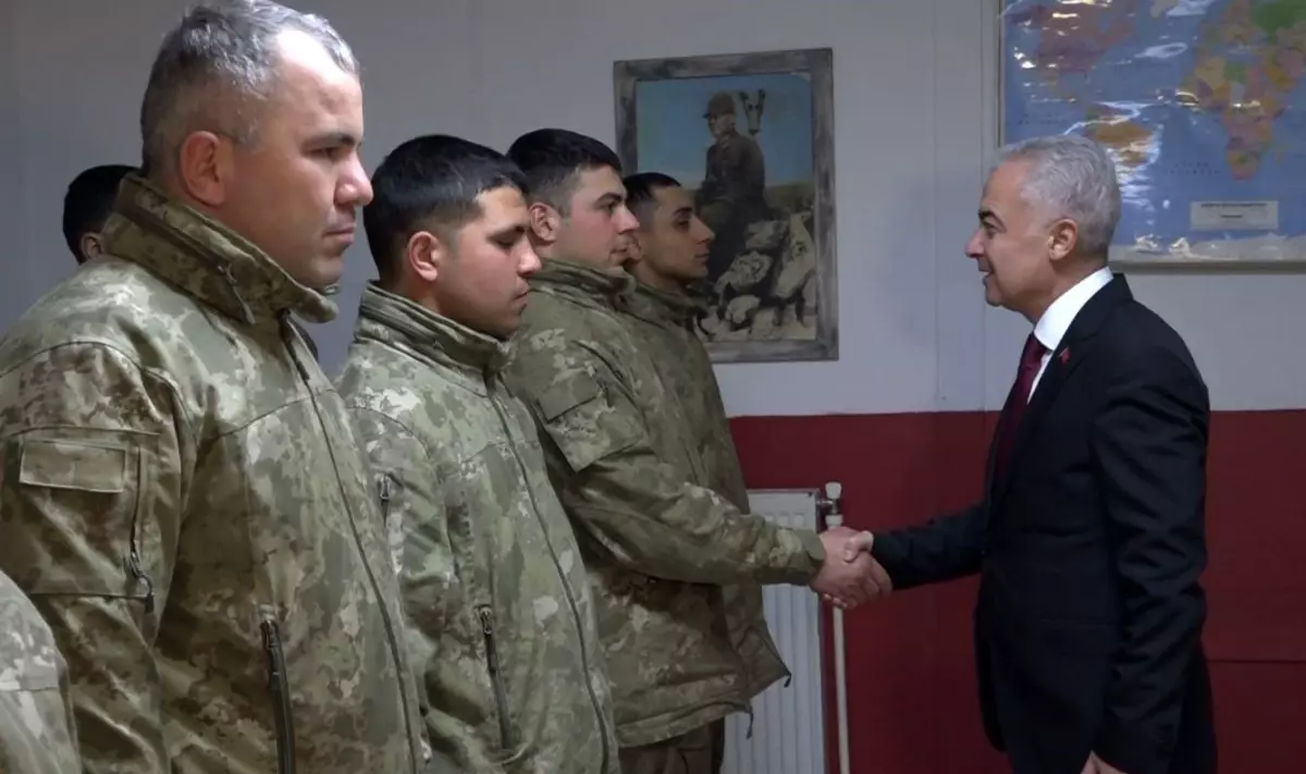 Kırklareli Valisi Uğur Turan, Sınır Kartallarını Ziyaret Etti