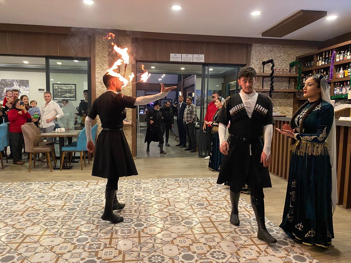 Palandöken ve Sarıkamış Kayak Merkezlerinde Yeni Yıl Coşkusu