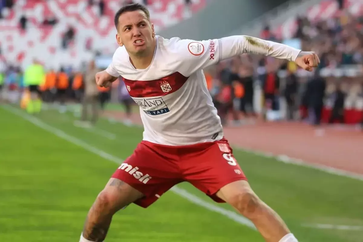 Süper Lig devi, Rey Manaj'a imzayı attırıyor