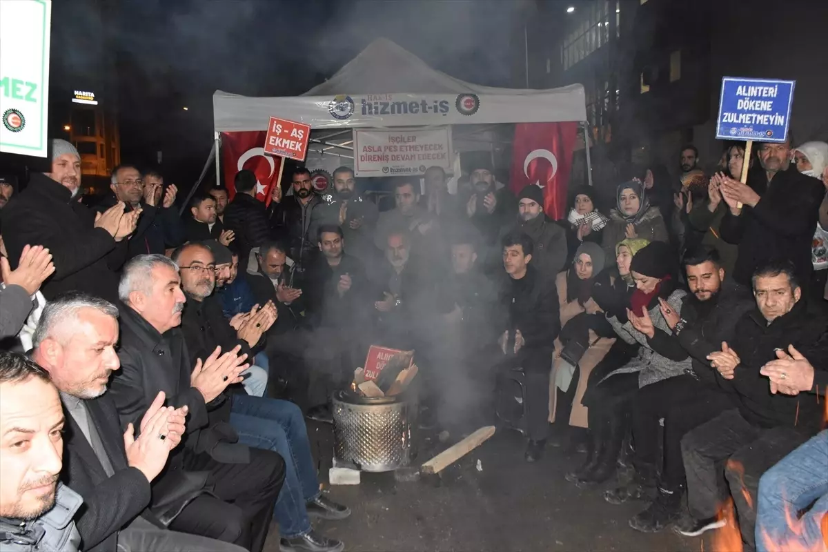 Van'da İşten Çıkarılan İşçiler Yılbaşı Eylemi Düzenledi