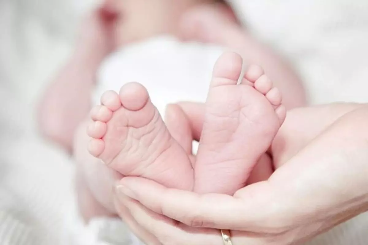 Yeni yılın ilk bebeği dünyaya geldi