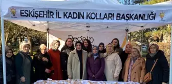 AK Parti Kadın Kolları Regaip Kandili'nde Kandil Simidi Dağıttı