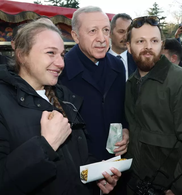 Erdoğan congratulated citizens on Kandil in Sultanahmet