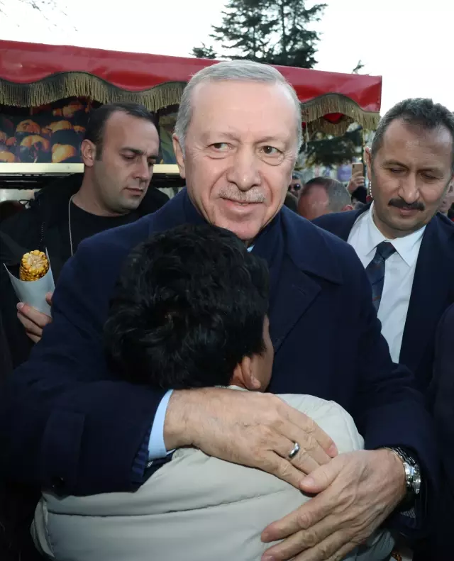 Erdoğan congratulated citizens on Kandil in Sultanahmet