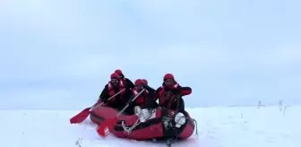 Erzurum Valisi Çiftçi, Macera Tutkunlarıyla Kar Raftingi Yaptı