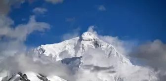 Everest'e Ziyaretçi Sayısı İki Katına Çıktı: Çin'in Vize Kolaylıkları Etkili Oldu