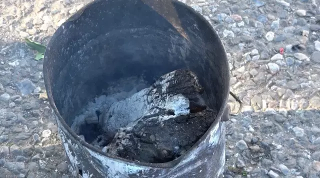 The bucket that workers lit to warm up exploded like a bomb