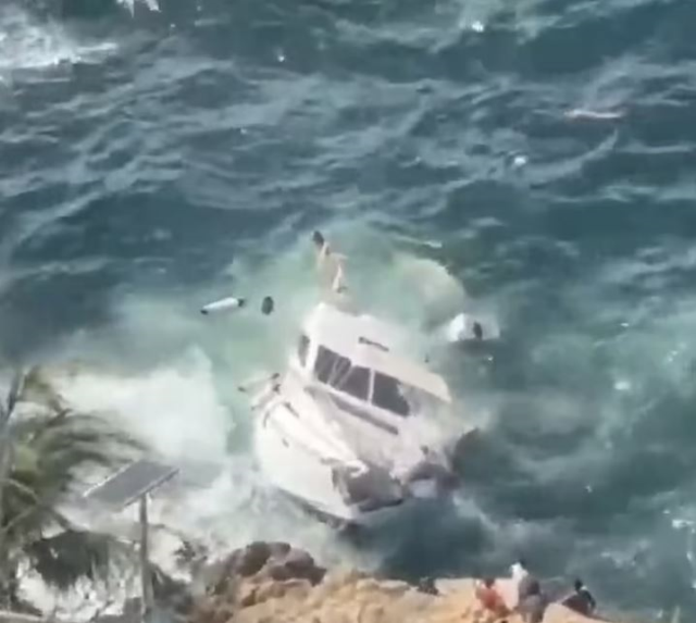 Luxury yacht that crashed into the rocks sank within minutes