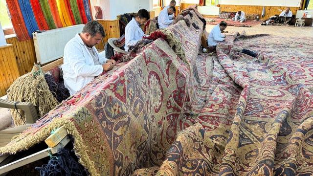 Osmanlı'nın Barış Sarayı'na Hediyesi Hereke Halısı Yeniden Hayat Buluyor! Osmanlı'nın Barış Sarayı'na Hediyesi Hereke Halısı Yeniden Hayat Buluyor!