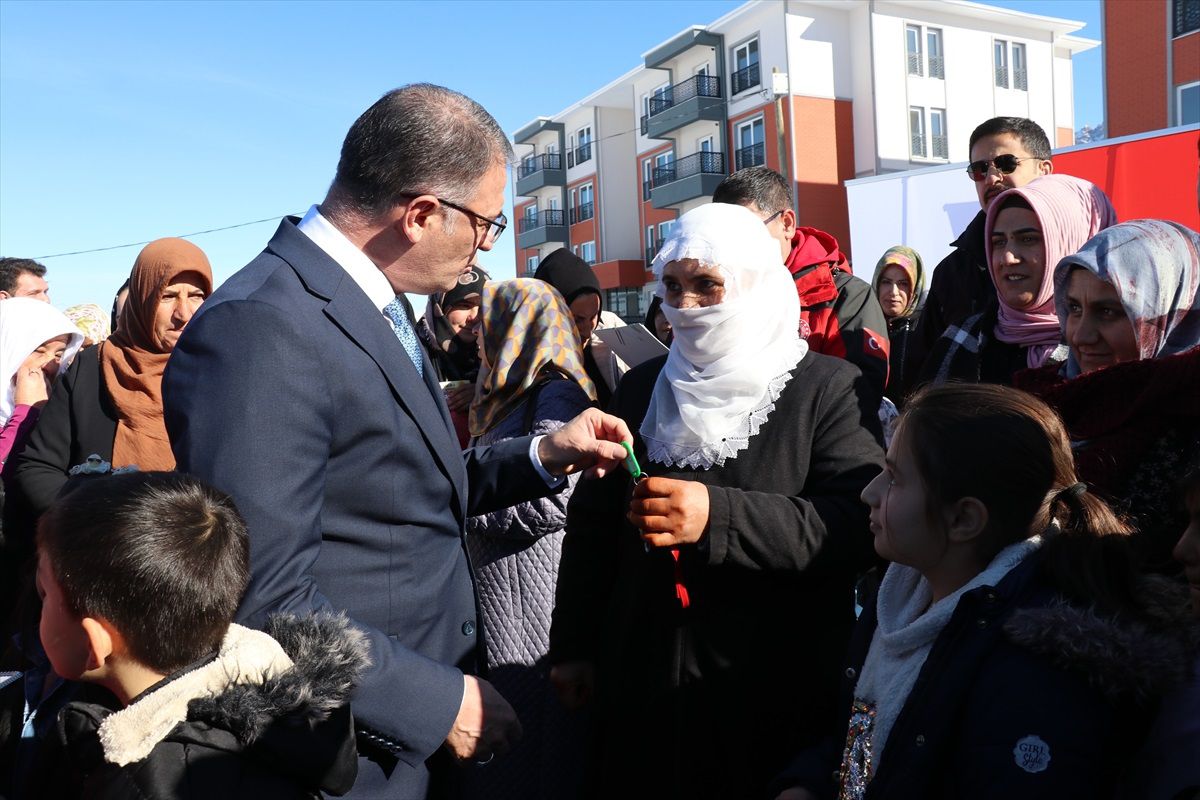 Van'da Eşleri Vefat Eden 51 Kadına Yeni Evleri Teslim Edildi