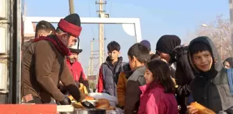 Konya'da Şivlilik Geleneğinde Çocuklara Döner ve Kavurma İkramı