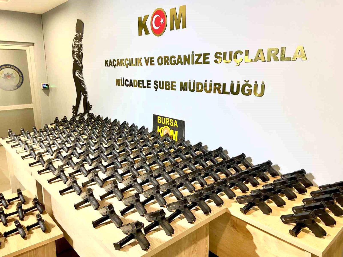 Bursa'da Kaçak Silah Operasyonu: 419 Ruhsatsız Tabanca Ve 19 Bin 550 Fişek Ele Geçirildi